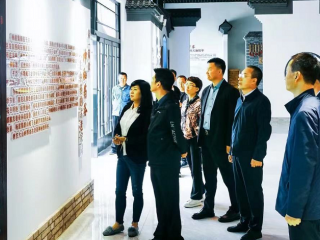 6月16日，省工商聯(lián)調(diào)研部崔明瑞部長(zhǎng)率隊(duì)甘肅省浙江企業(yè)聯(lián)合會(huì)副會(huì)長(zhǎng)蔡冠平、蘭州華能生態(tài)能源科技股份有限公司董事長(zhǎng)李強(qiáng)一行，赴會(huì)寧縣楊崖集鎮(zhèn)隴西川村考察對(duì)接鄉(xiāng)村振興清潔生活整村推進(jìn)項(xiàng)目，調(diào)研部全體干部陪